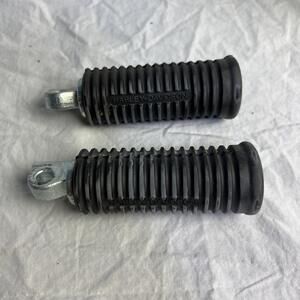 08-13 HARLEY-DAVIDSON REAR PASSENGER FOOT STEP PEGS SET PAIR LEFT RIGHT 33032-99